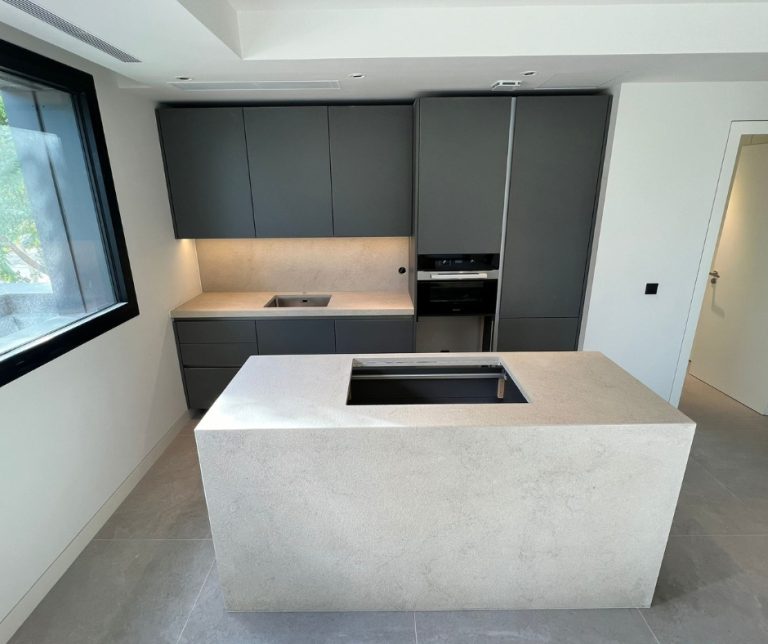 Encimera cocina marmol gris zarci abujardado en mallorca