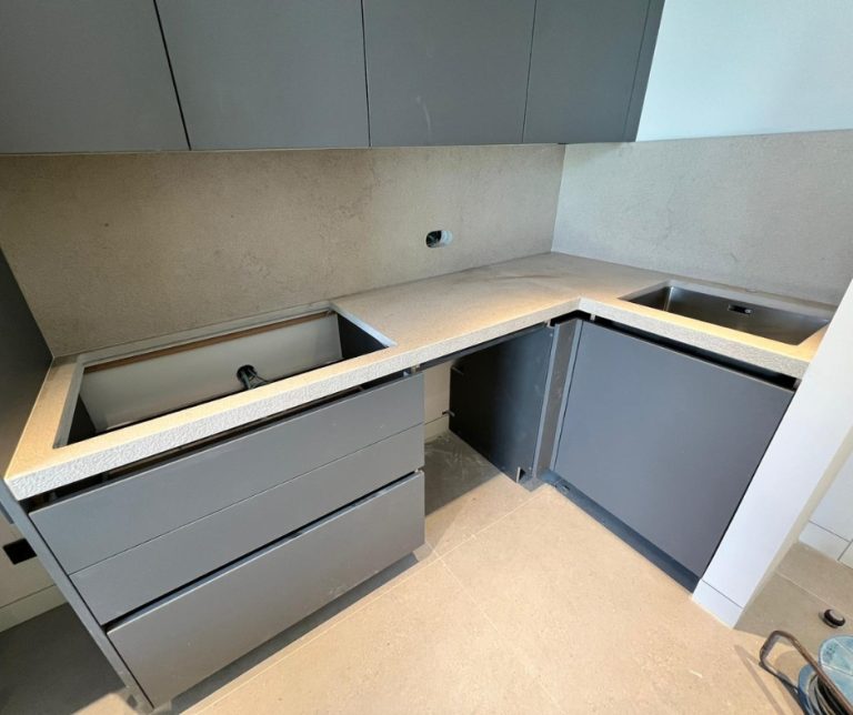 Encimera cocina marmol gris zarci abujardado en mallorca