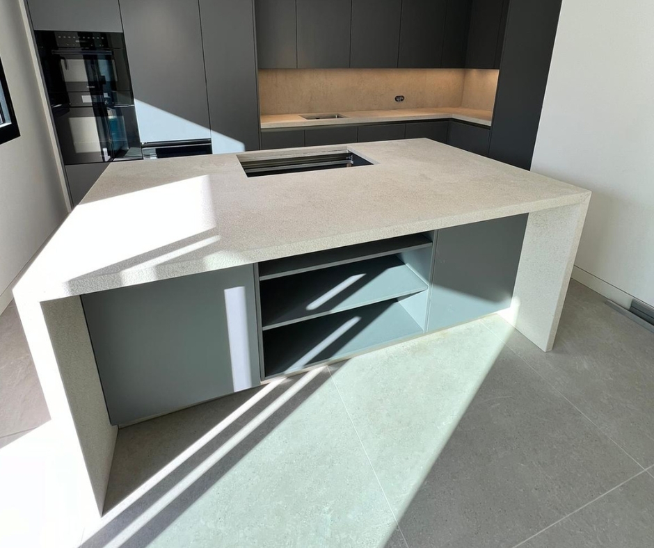 Encimera e isla de cocina de marmol gris zarci en mallorca
