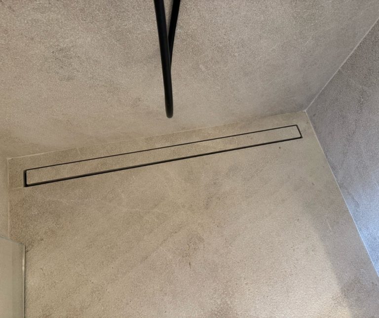 Plato de ducha en piedra natural marmol gris zarci en mallorca