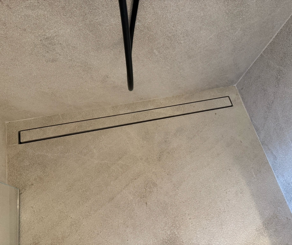 Plato de ducha en piedra natural marmol gris zarci en mallorca