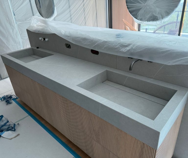 encimera de baño dos fregaderos en marmol gris zarci en mallorca