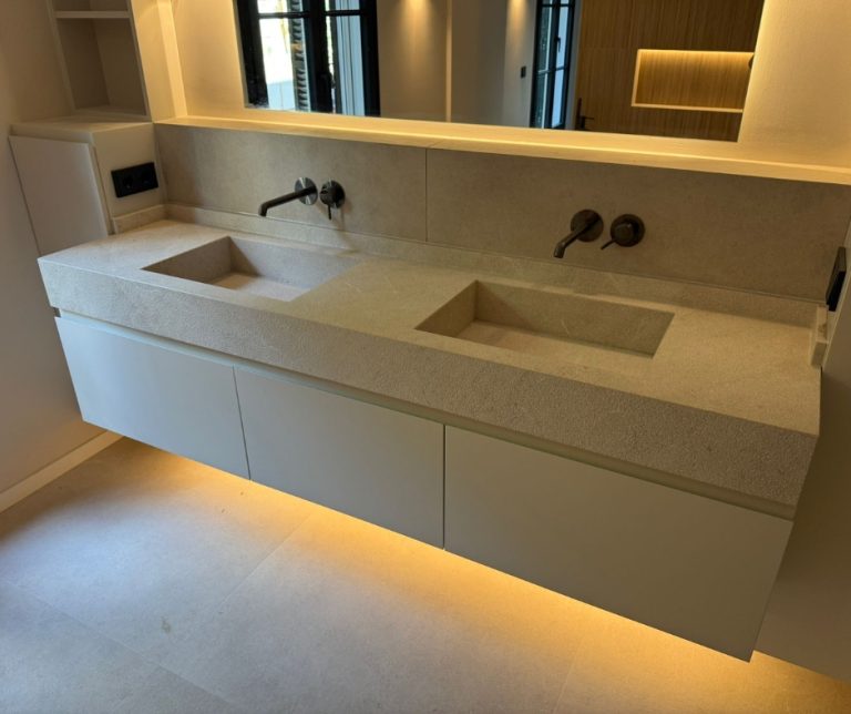 Encimera baño con dos fregaderos integrados de piedra natural gris zarci en mallorca