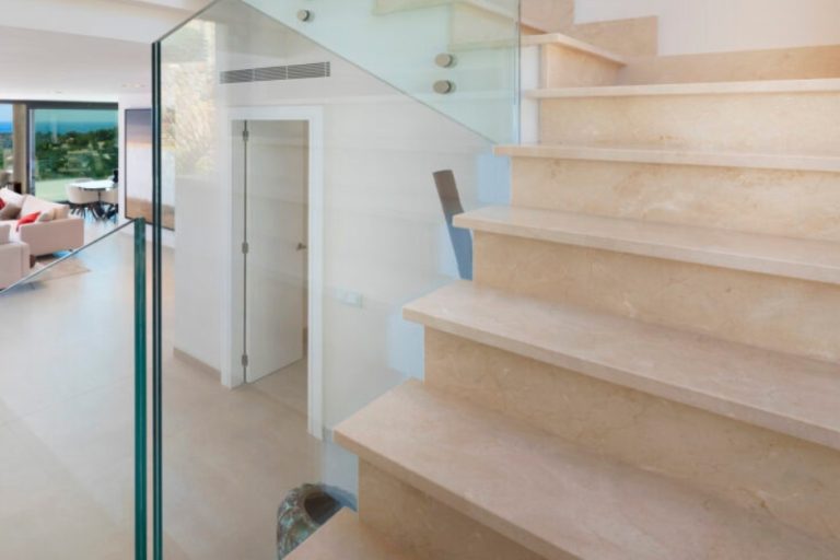 escalera en marmol crema marfil mallorca