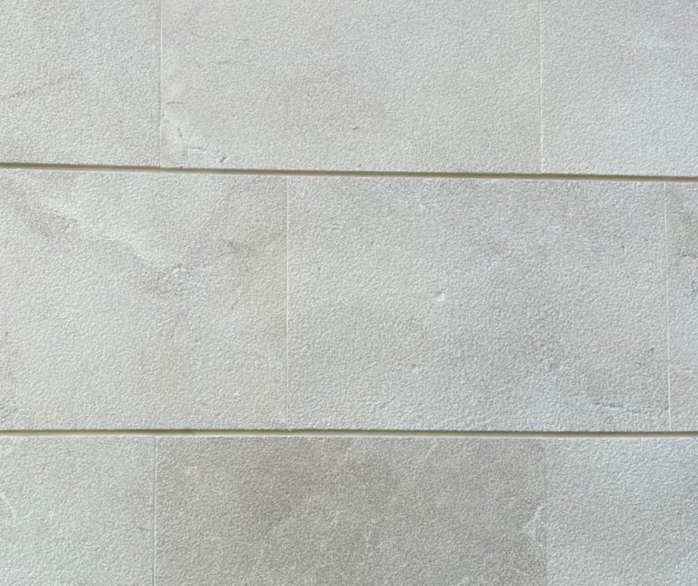 fachada pared en marmol gris zarci en mallorca