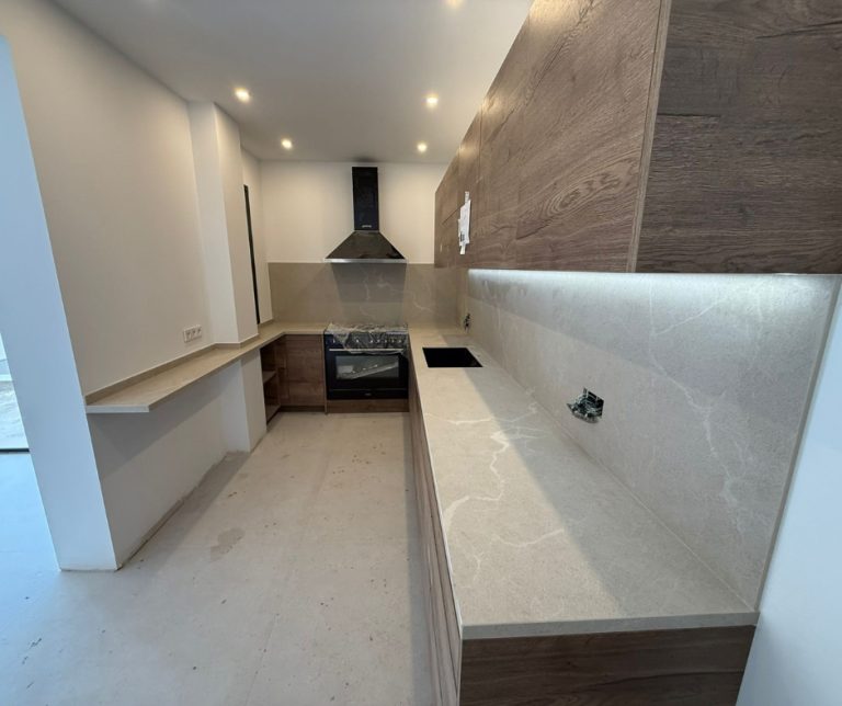 Encimera cocina de piedra natural gris zarci en mallorca