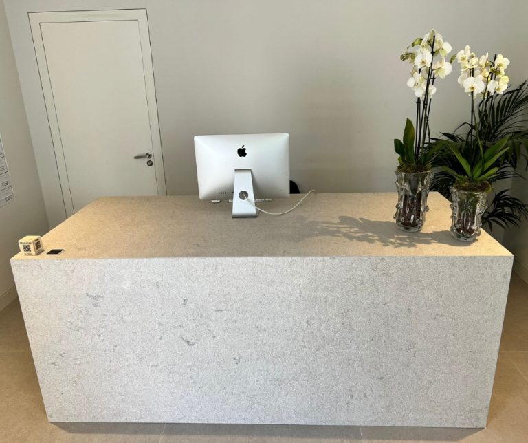 Escritorio de oficina en marmol gris zarci en mallorca