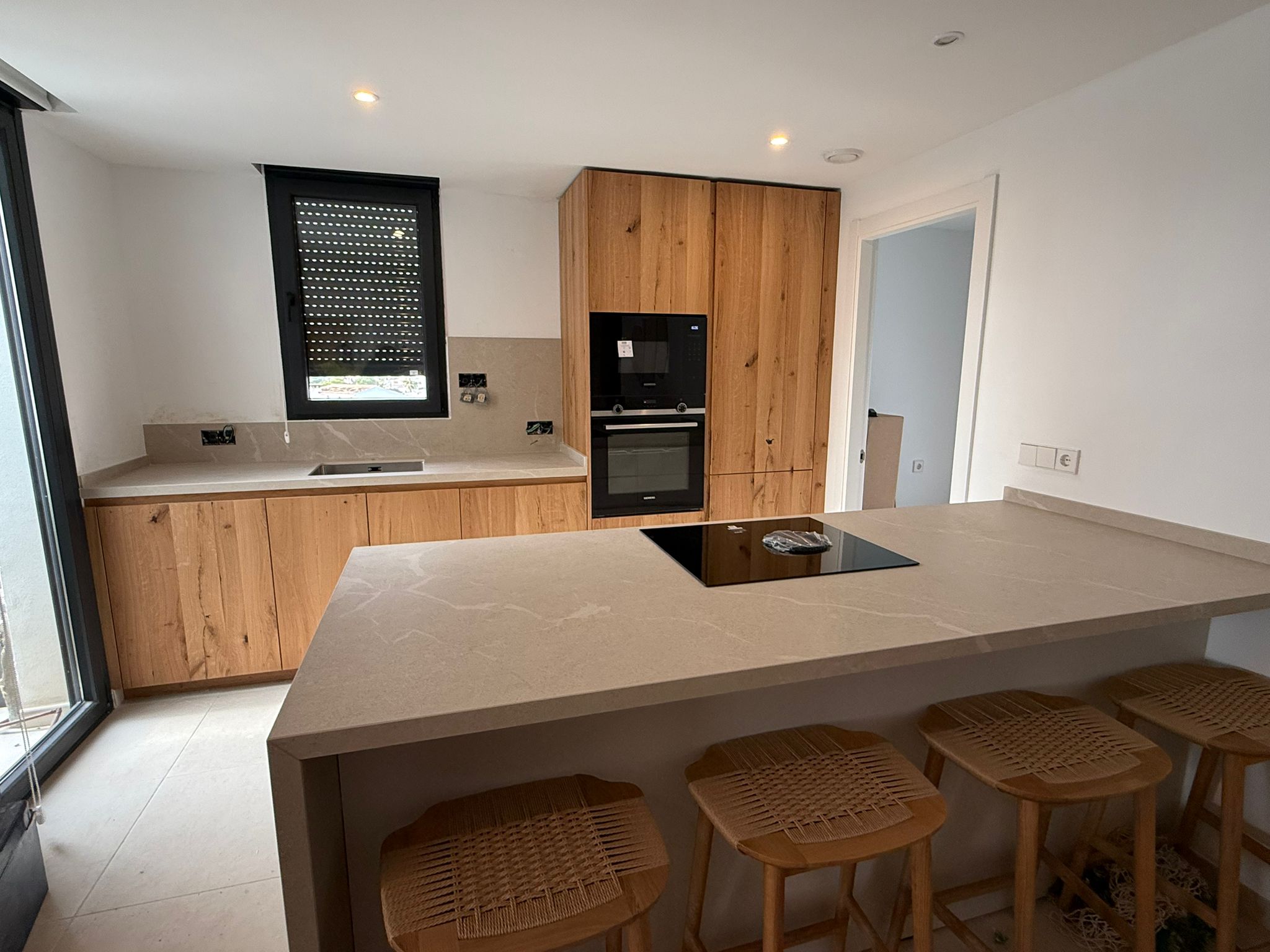 Encimera e isla de cocina en marmol gris zarci en mallorca